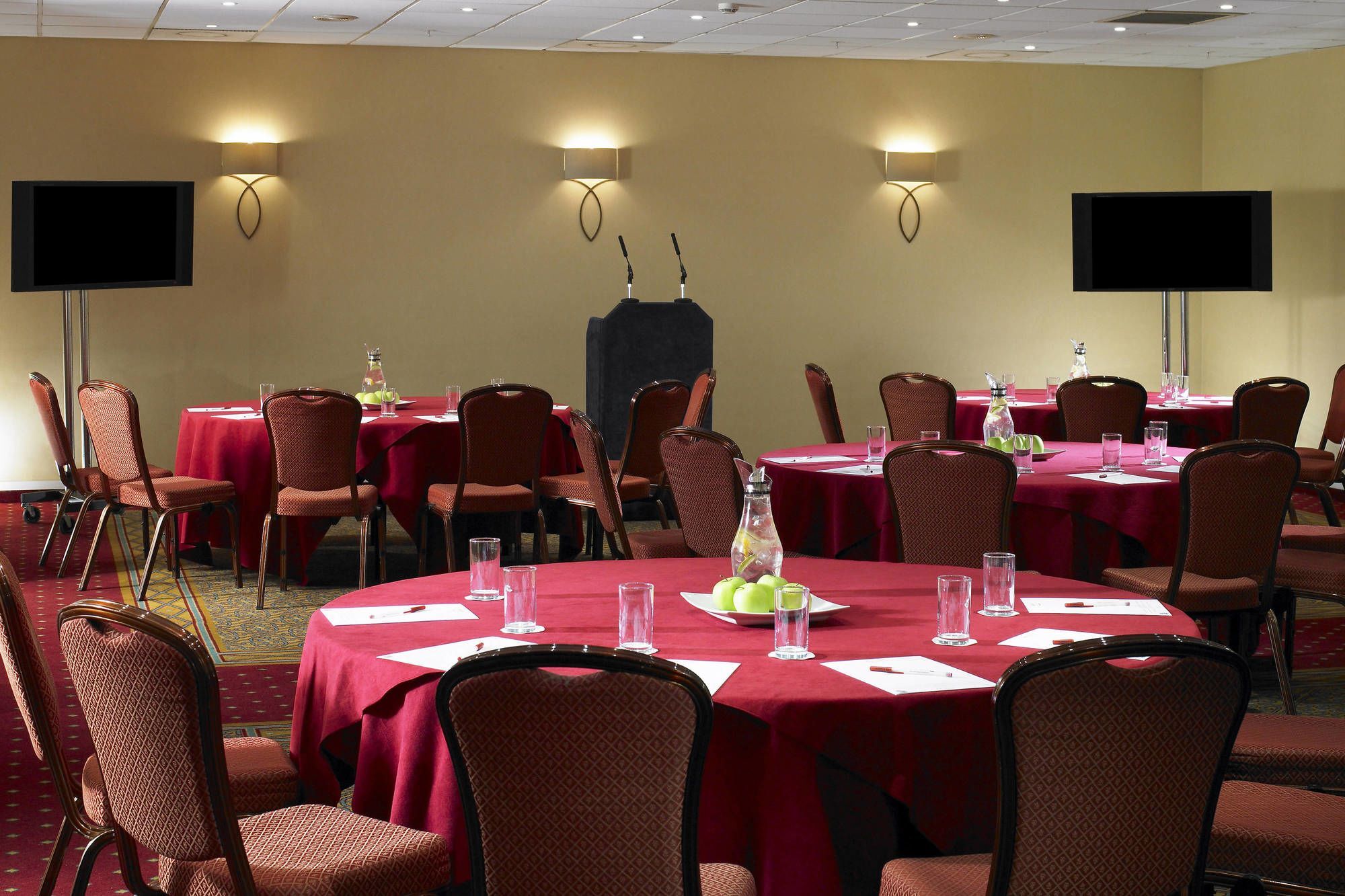 Delta Hotels By Marriott Cheshunt Broxbourne Exterior foto